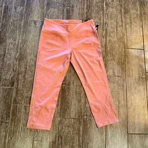 FINAL PRICE - NWT Victoria Secret knockout capri🌼
